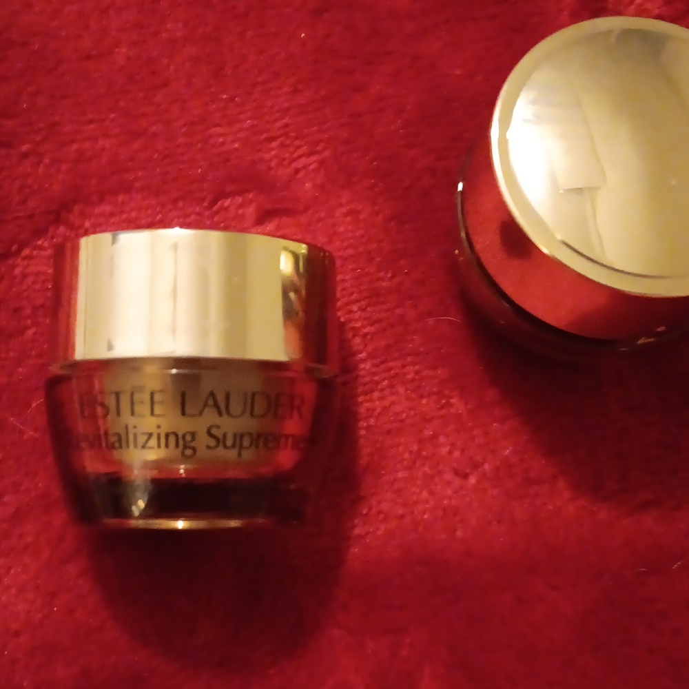 Estee Lauder Revitalizing Supreme+ Youth Power Eye Balm